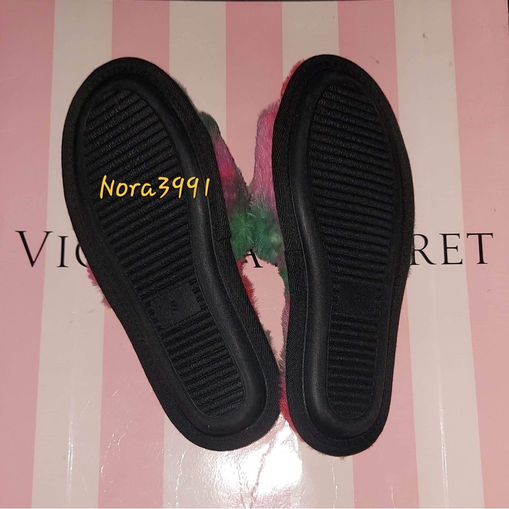 PINK VS Faux Fur Slipper size Small NIP - Picture 8 of 11